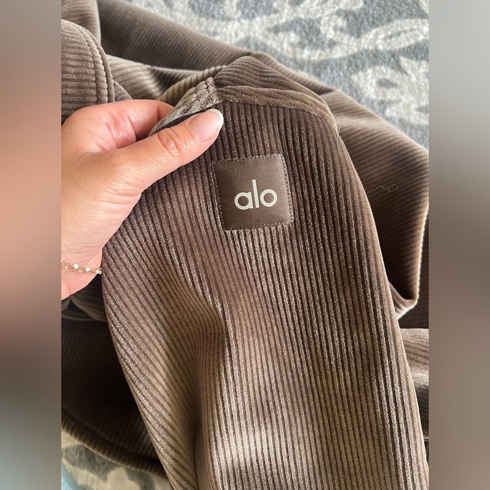 Alo Yoga Ribbed Velour Mountain Side Shacket - Macchiato - Picture 9 of 9
